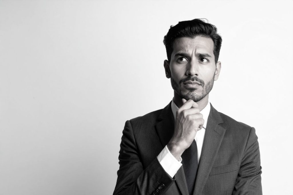 btob商材のマーケティングでは、ターゲットが実際に検索するキーワードを見極め、検索意図を的確に把握することが成功の前提となる。googleアルゴリズムの変化や競合動向に対応するため、サーチコンソールでの定期的な効果測定と継続的なリライトが不可欠である。費用対効果を見極めながら、コンテンツ制作や被リンク獲得に適切な投資を行い、中長期視点でseo対策に取り組む必要がある。社内体制の構築と外部リソースの活用により、限られたリソースでも質の高いwebサイト運用が可能となる