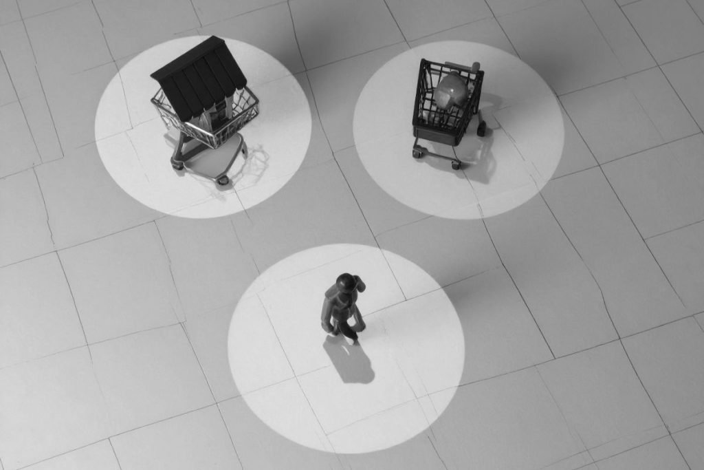 ビジネスモデルに応じた優先順位決定、専門業者への外注検討、そして両戦略の戦略的連携が重要。webサイトとgoogleビジネスプロフィールの相互リンクや地域キーワードを意識したコンテンツ作成により、集客の相乗効果を高める