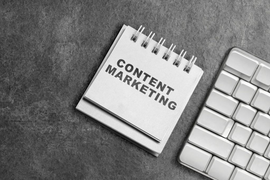 2025年のLLMO時代においてChatGPTやClaude、GeminiなどのLLMが参照する情報源として、質の高い文章・明確な構造・マークアップ・スキーマの最適化が不可欠